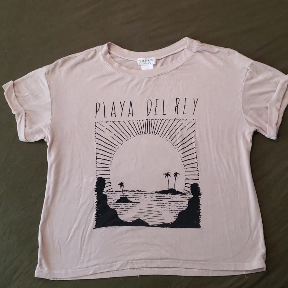 4/$25🌻 Womans buttery soft graphic tee